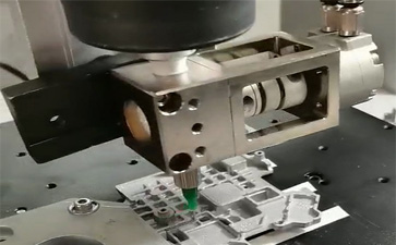 SMT貼片電子廠標配在線式點膠機提高生產效率